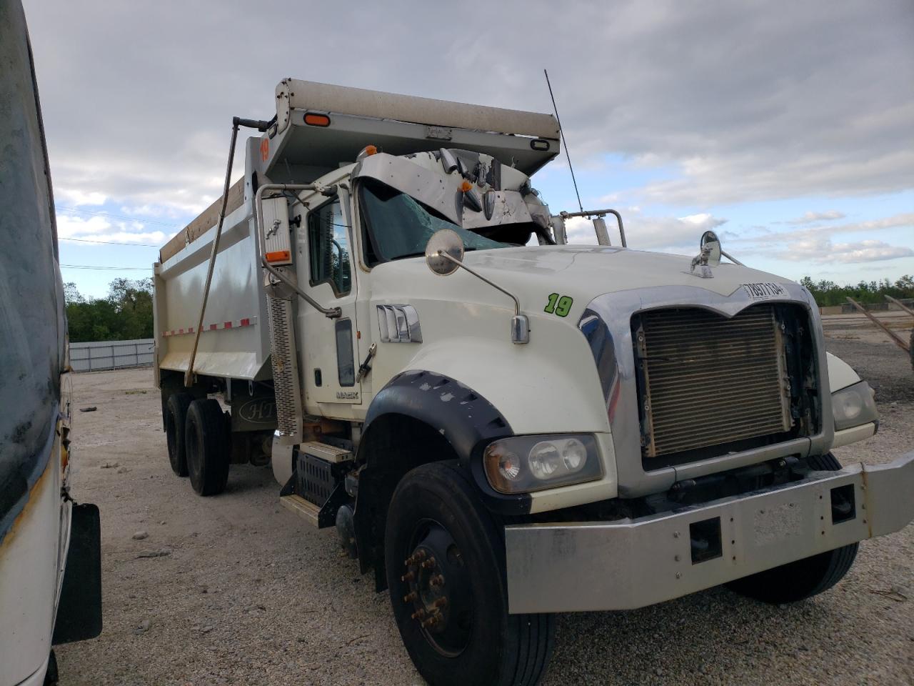  Salvage Mack 700 Gu700
