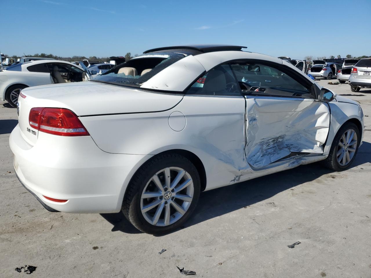 Lot #2972549070 2013 VOLKSWAGEN EOS KOMFOR