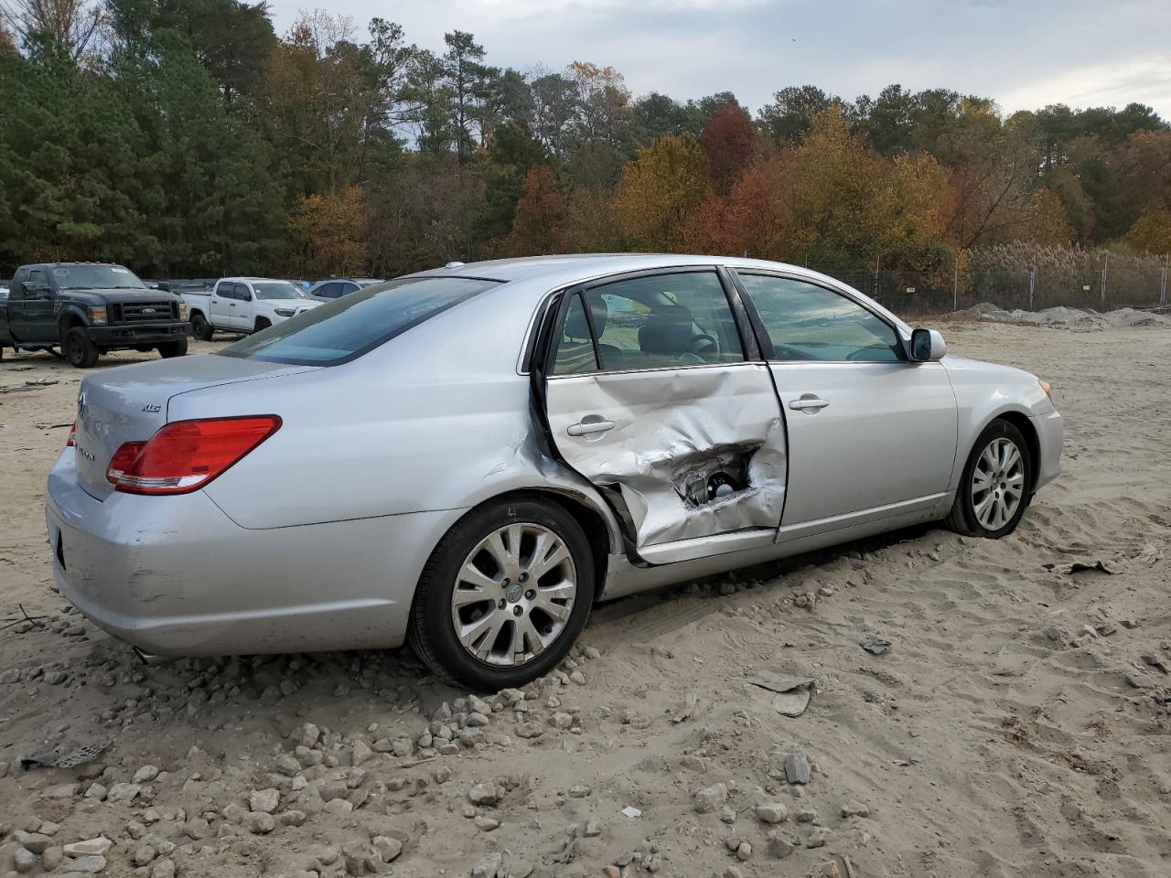 Lot #2972403417 2010 TOYOTA AVALON XL