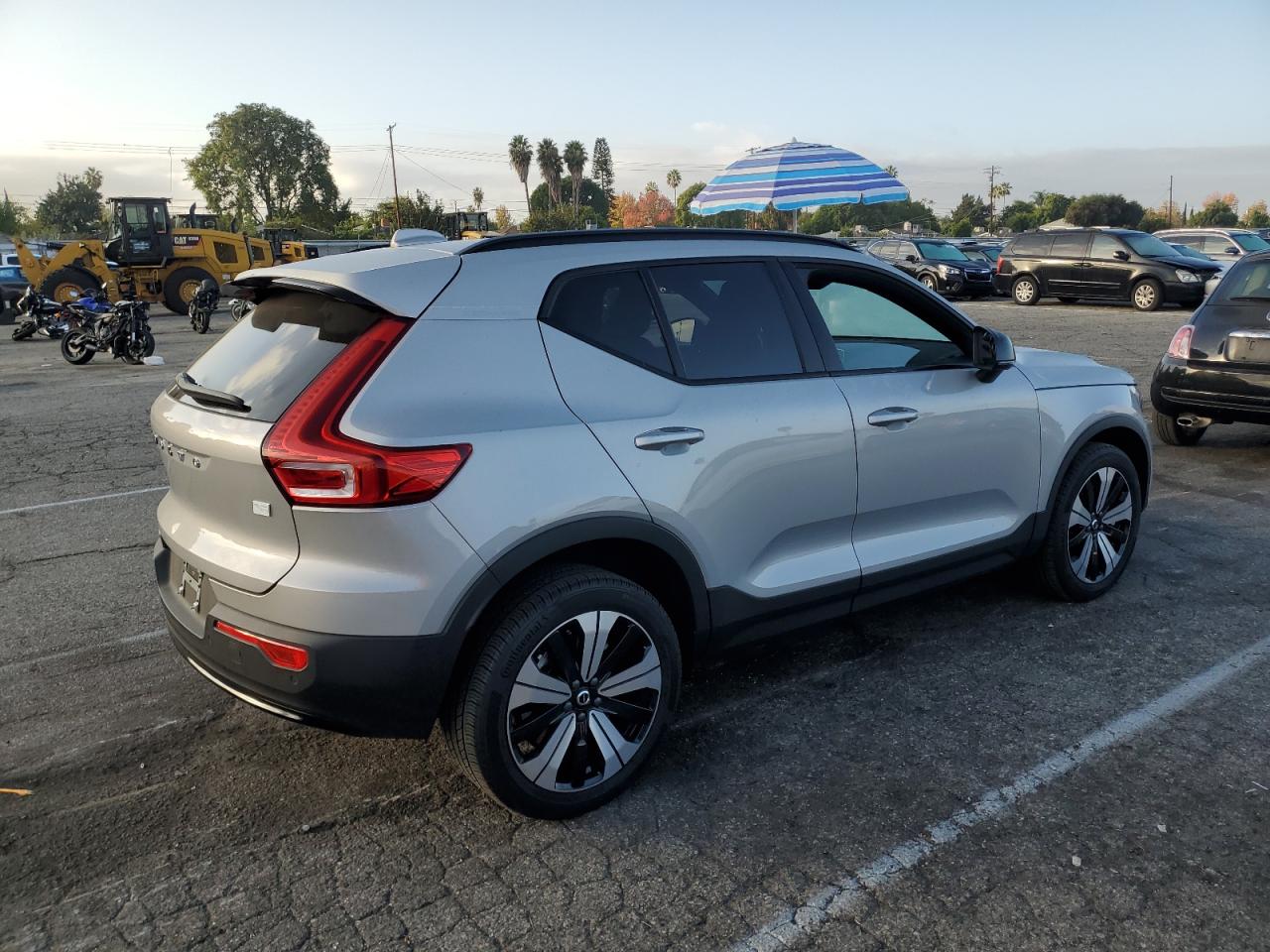 Lot #3027025778 2023 VOLVO XC40 RECHA