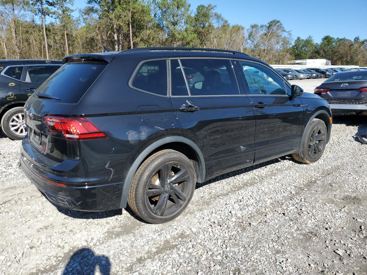 VOLKSWAGEN TIGUAN SE R-LINE BLACK