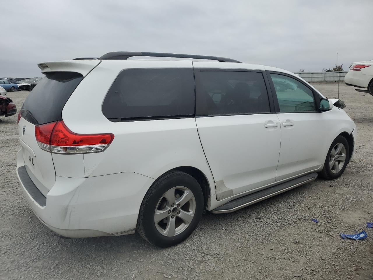 Lot #3026096115 2011 TOYOTA SIENNA LE