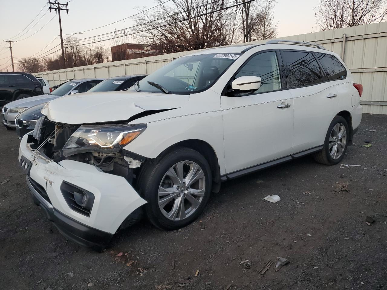  Salvage Nissan Pathfinder