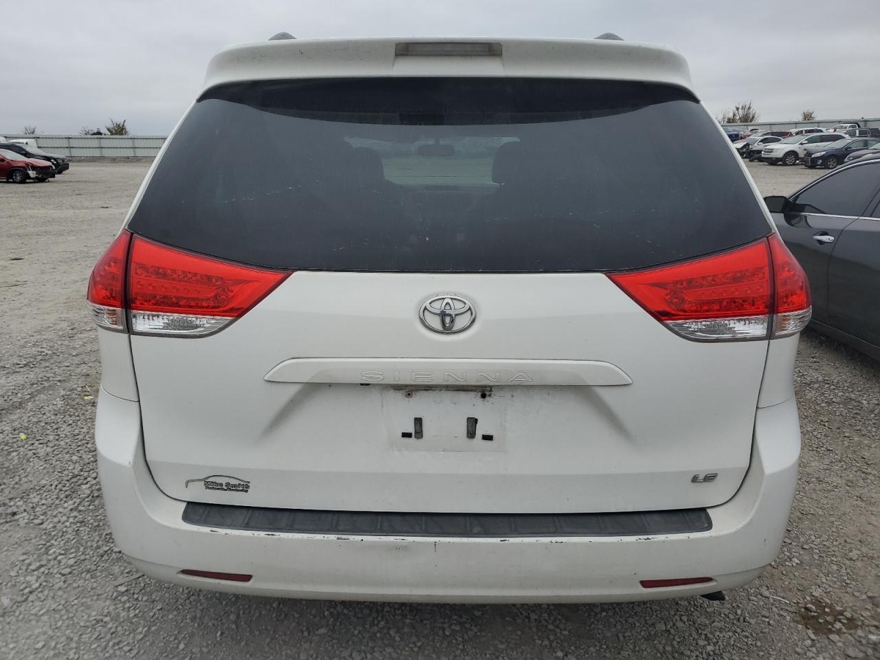 Lot #3026096115 2011 TOYOTA SIENNA LE