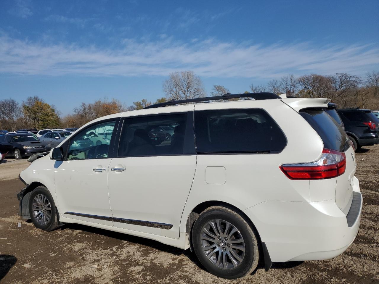 Lot #3020472182 2018 TOYOTA SIENNA VAN