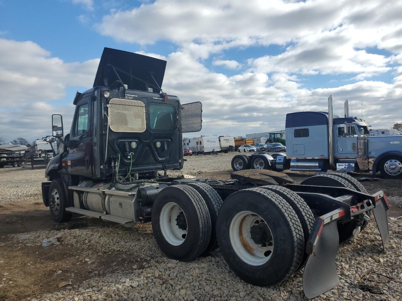 Lot #2996437377 2020 FREIGHTLINER CASCADIA 1