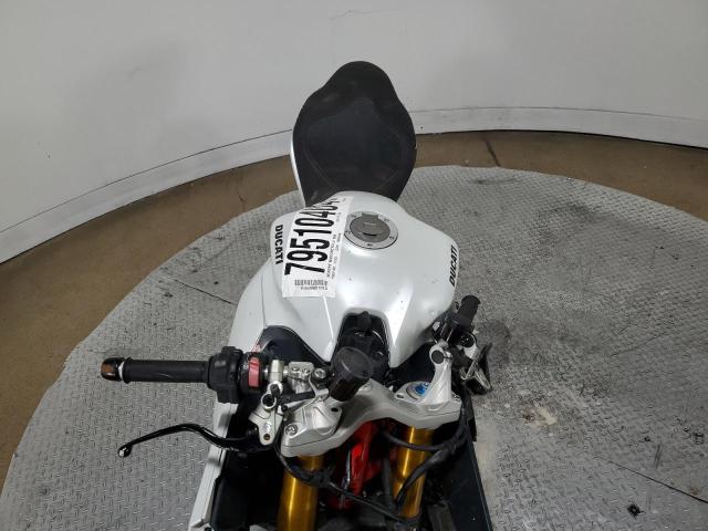 2022 DUCATI SUPERSPORT ZDMVABDS8NB003657