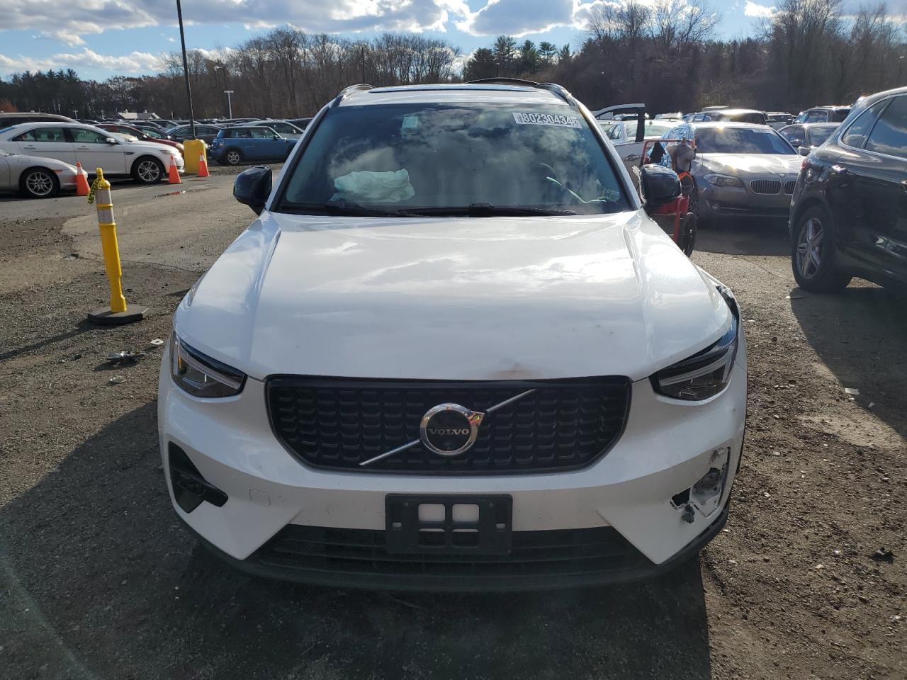 Lot #2994031966 2024 VOLVO XC40 PLUS