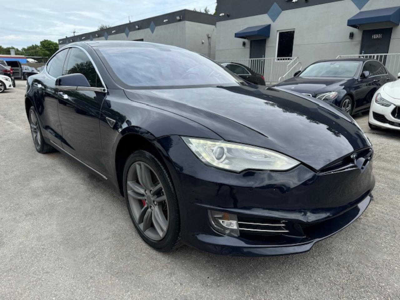 Lot #2994098295 2014 TESLA MODEL S