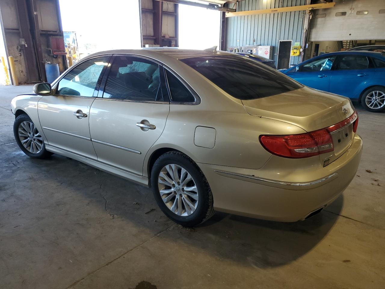 Lot #2991732199 2011 HYUNDAI AZERA GLS