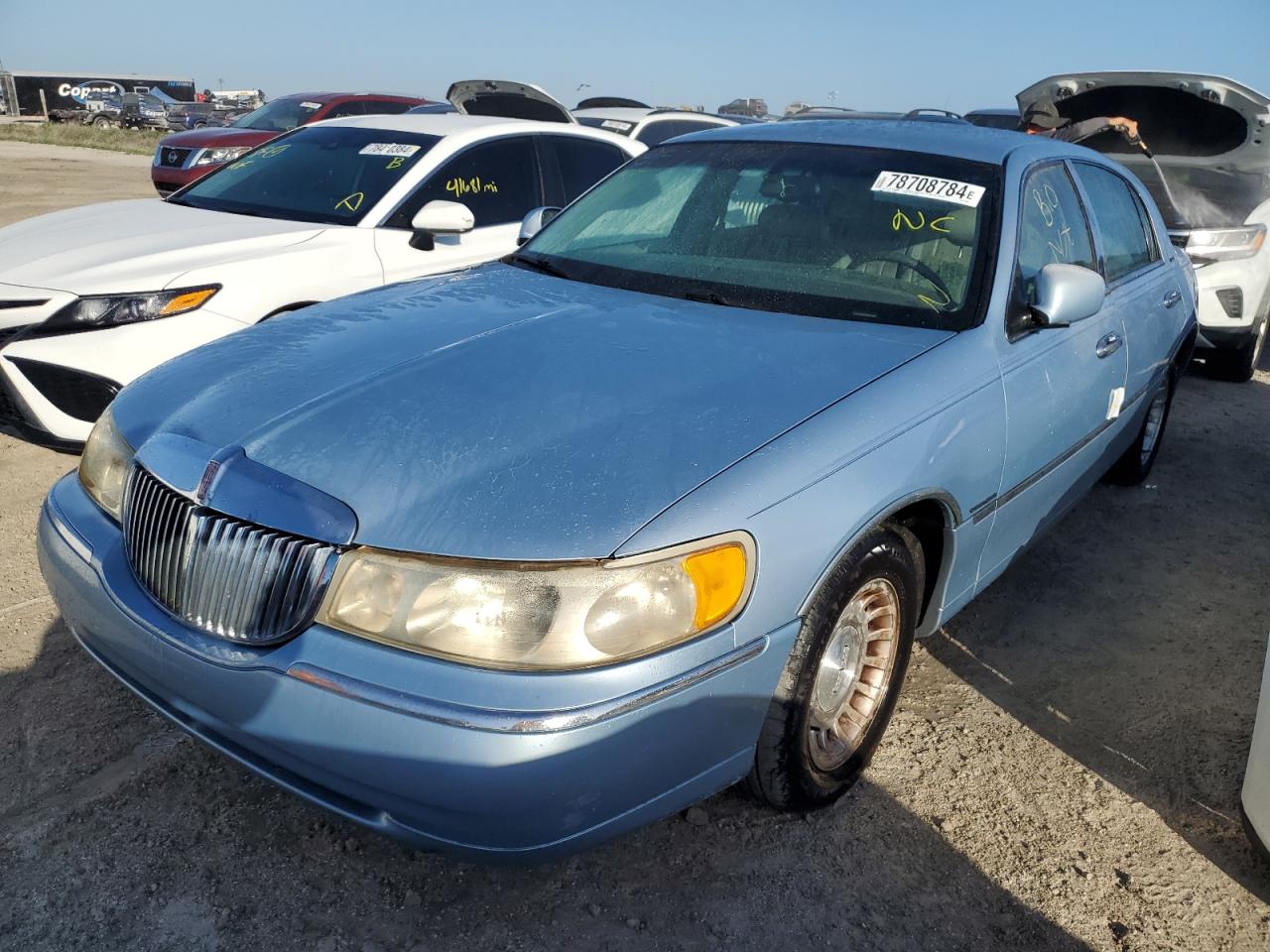 Lot #2947719399 1998 LINCOLN TOWN CAR E