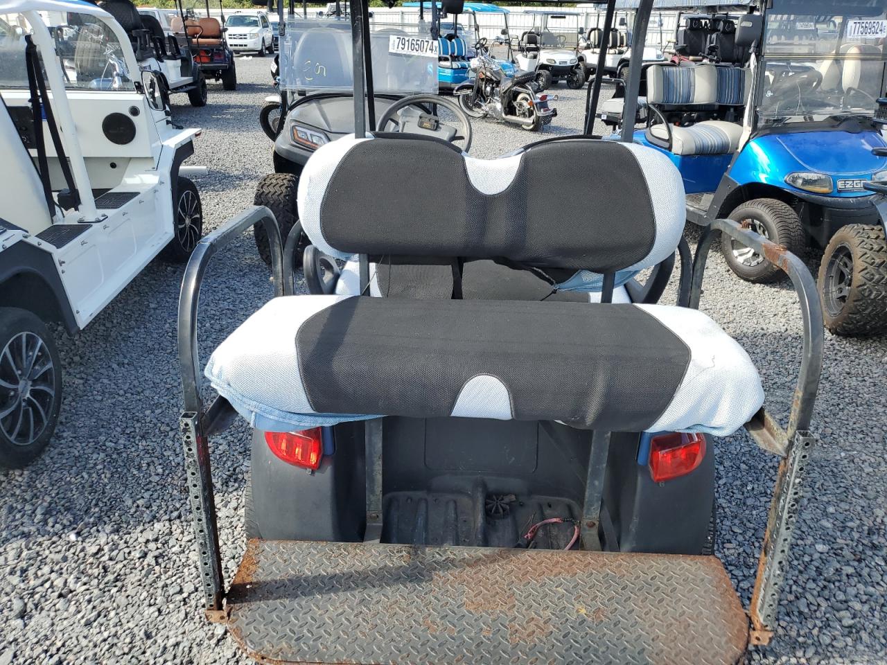 Lot #2988940543 2003 GOLF CART