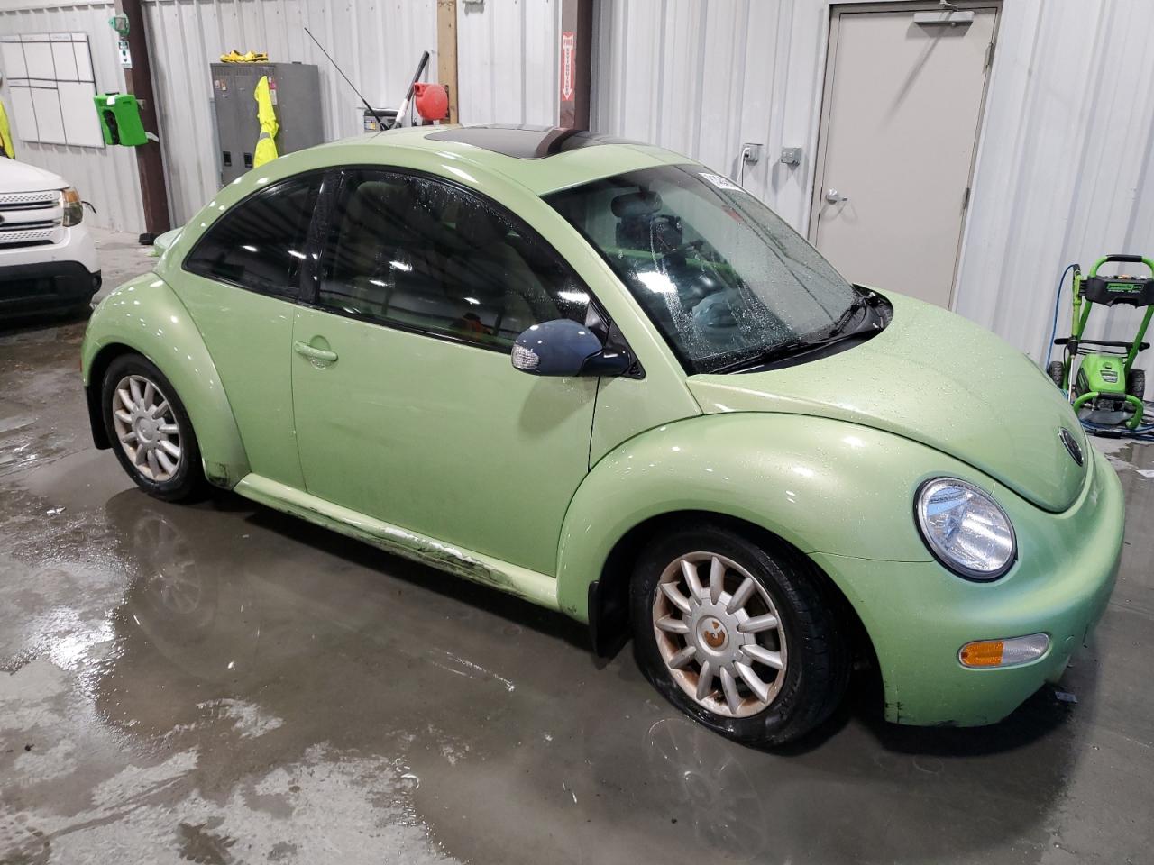 Lot #3020939707 2005 VOLKSWAGEN NEW BEETLE