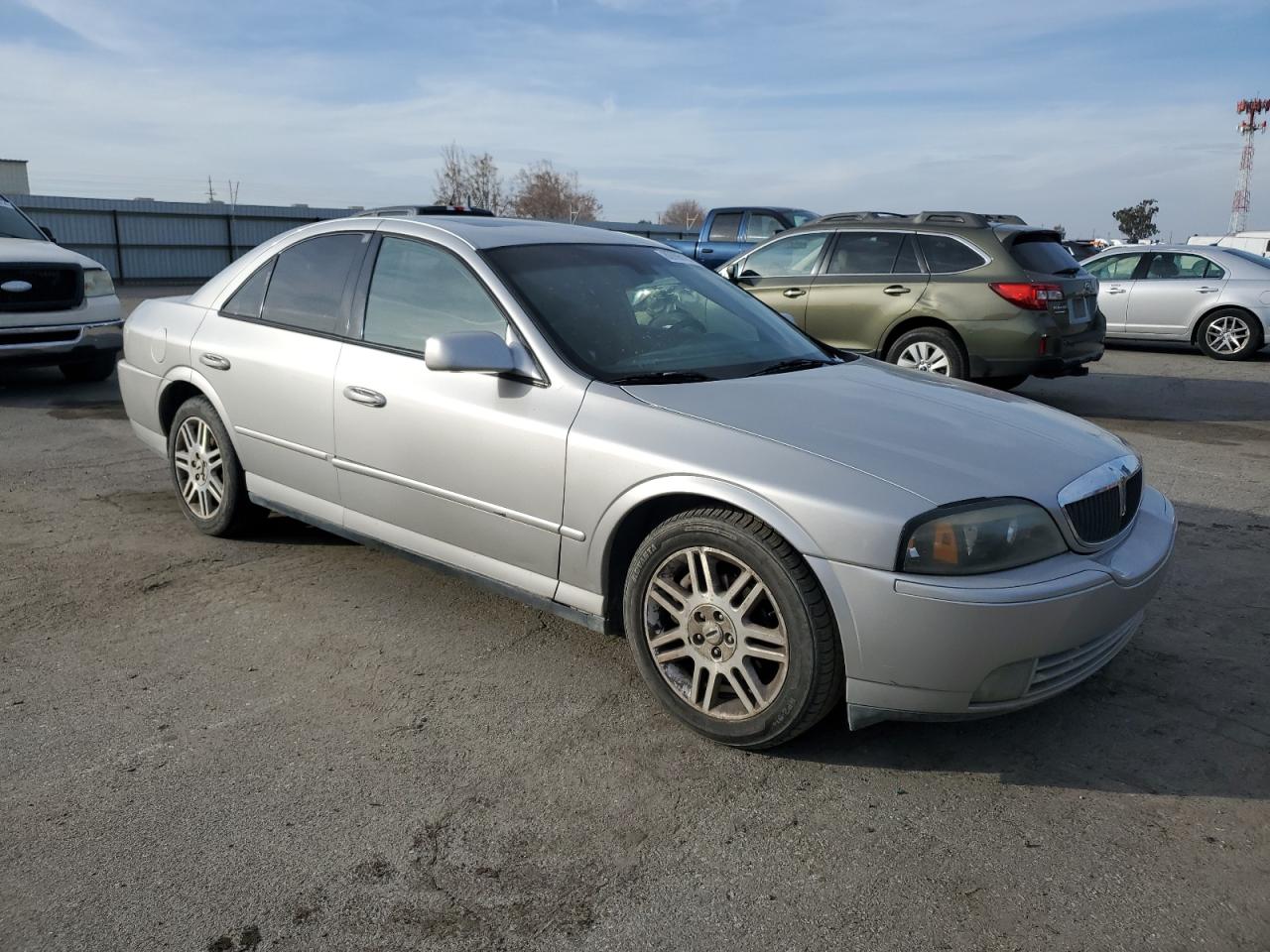 Lot #3008866613 2004 LINCOLN LS