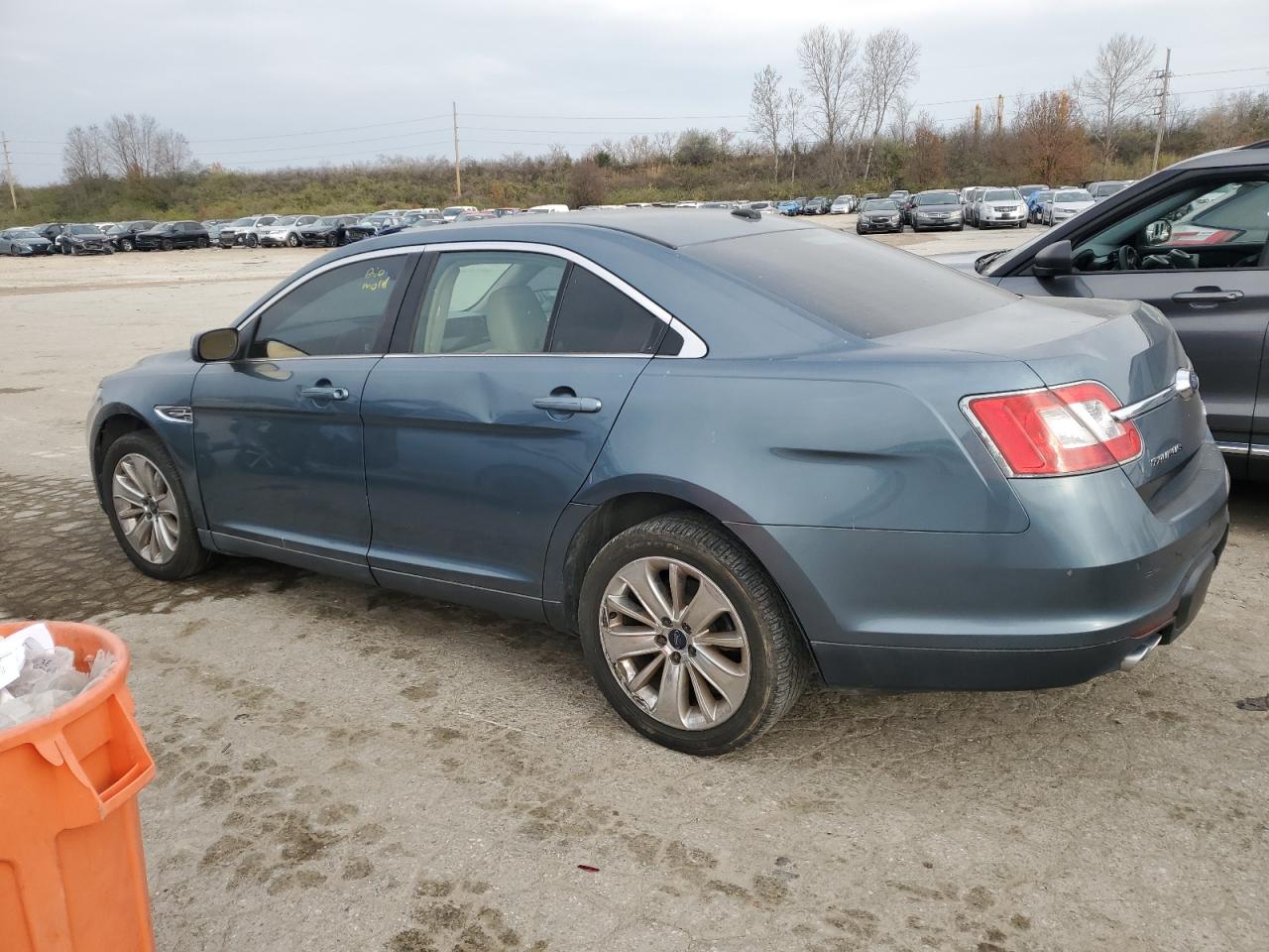 Lot #3024150914 2010 FORD TAURUS LIM