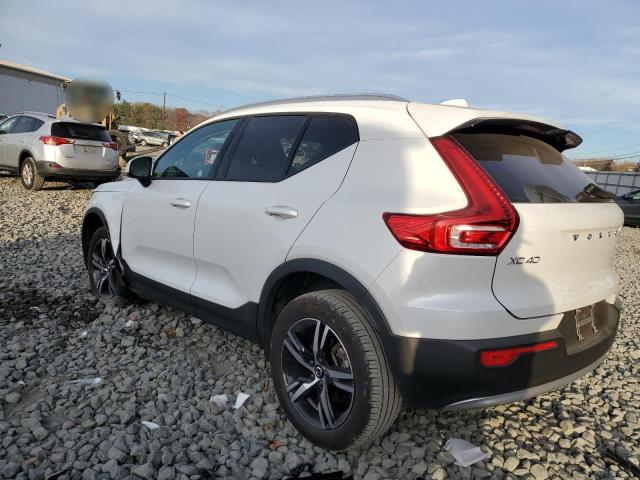 VOLVO XC40 CORE 2023 white  gas YV4L12UV4P2924691 photo #3