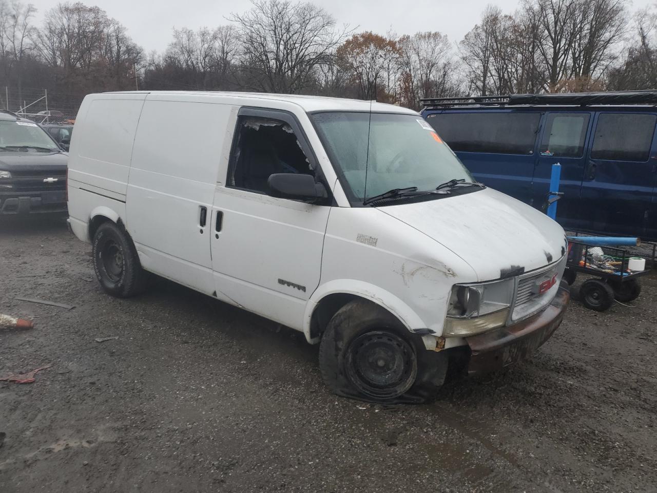 Lot #2996708918 1999 GMC SAFARI XT