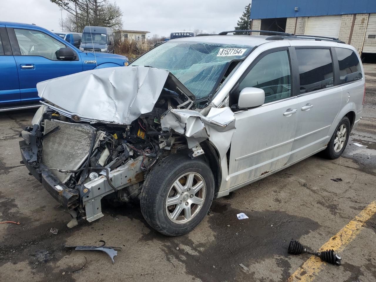  Salvage Chrysler Minivan