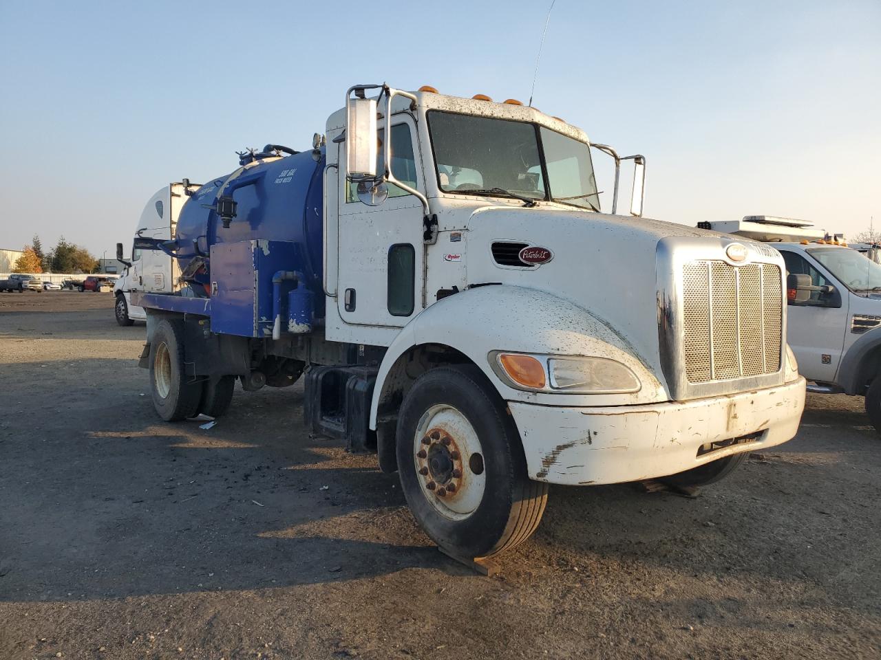 Lot #2994272066 2008 PETERBILT 330