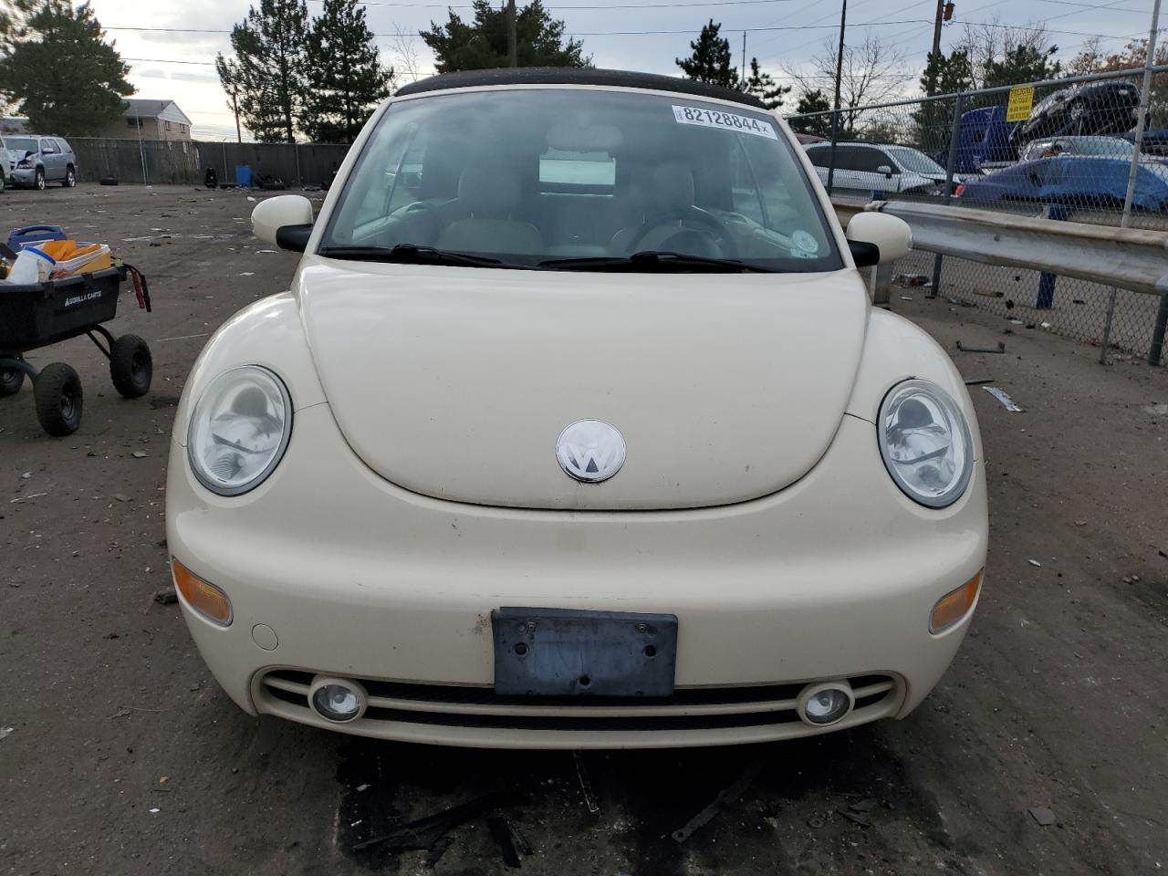 Lot #3024672585 2004 VOLKSWAGEN NEW BEETLE