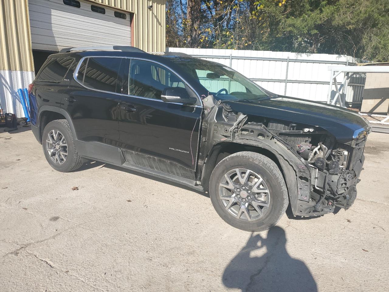 Lot #2988897044 2023 GMC ACADIA SLT