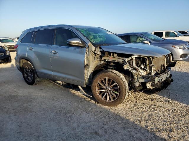 VIN 5TDKZRFH3JS542532 2018 Toyota Highlander, SE no.4