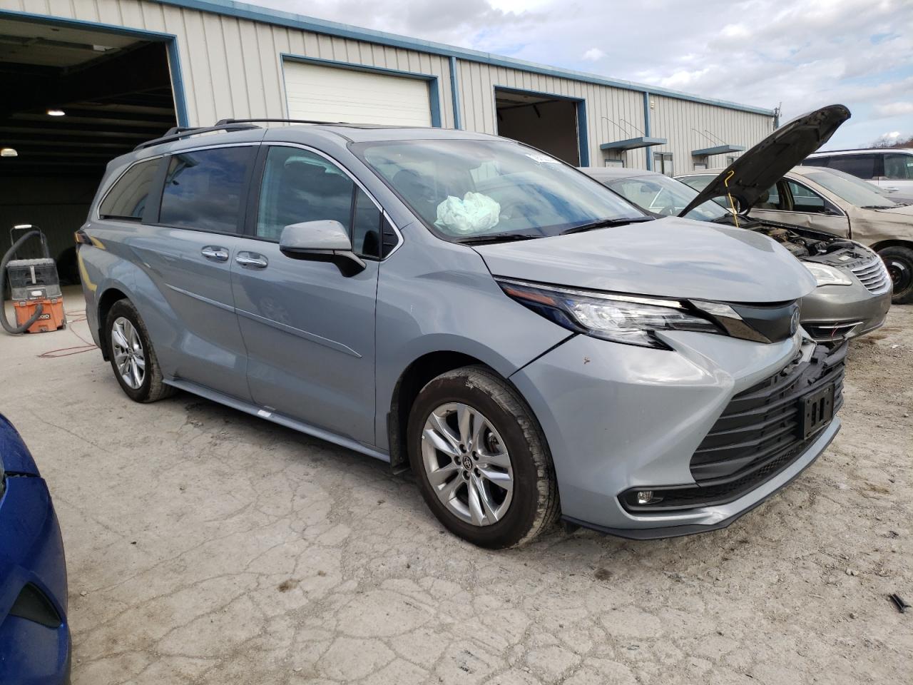 Lot #3045657684 2023 TOYOTA SIENNA XSE