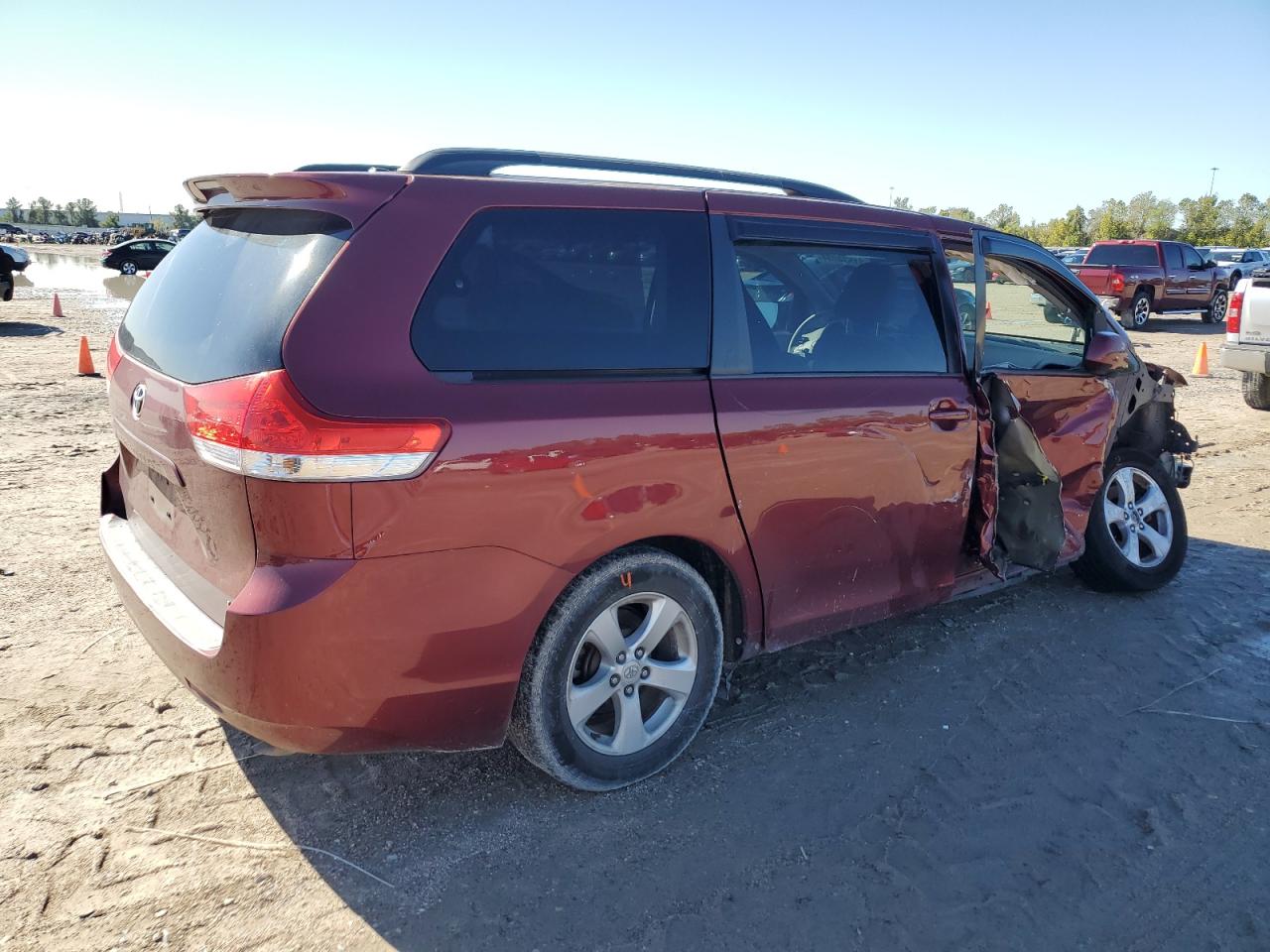 Lot #3009079369 2013 TOYOTA SIENNA LE