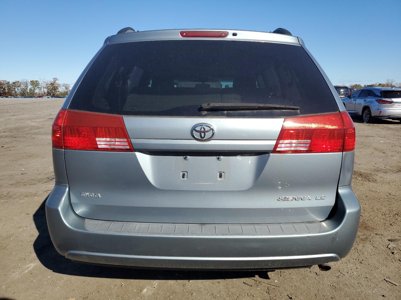 Lot #2979248025 2004 TOYOTA SIENNA CE