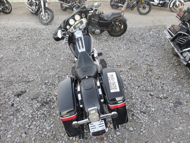 2011 HARLEY-DAVIDSON FLHTCU 1HD1FC412BB657685