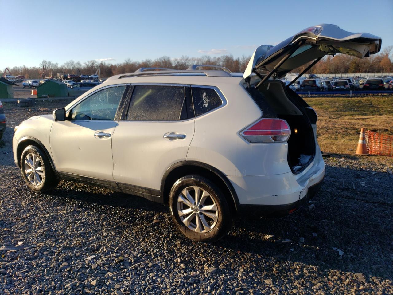 Lot #2972378491 2014 NISSAN ROGUE S