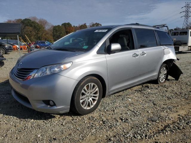 2016 TOYOTA SIENNA XLE 2016