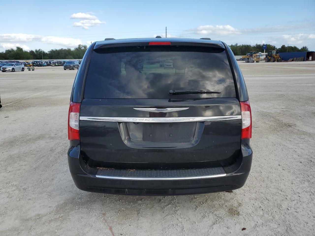 Lot #2994245948 2014 CHRYSLER TOWN & COU