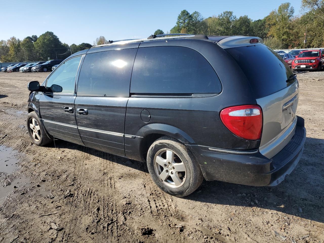 Lot #3009094271 2005 CHRYSLER TOWN & COU