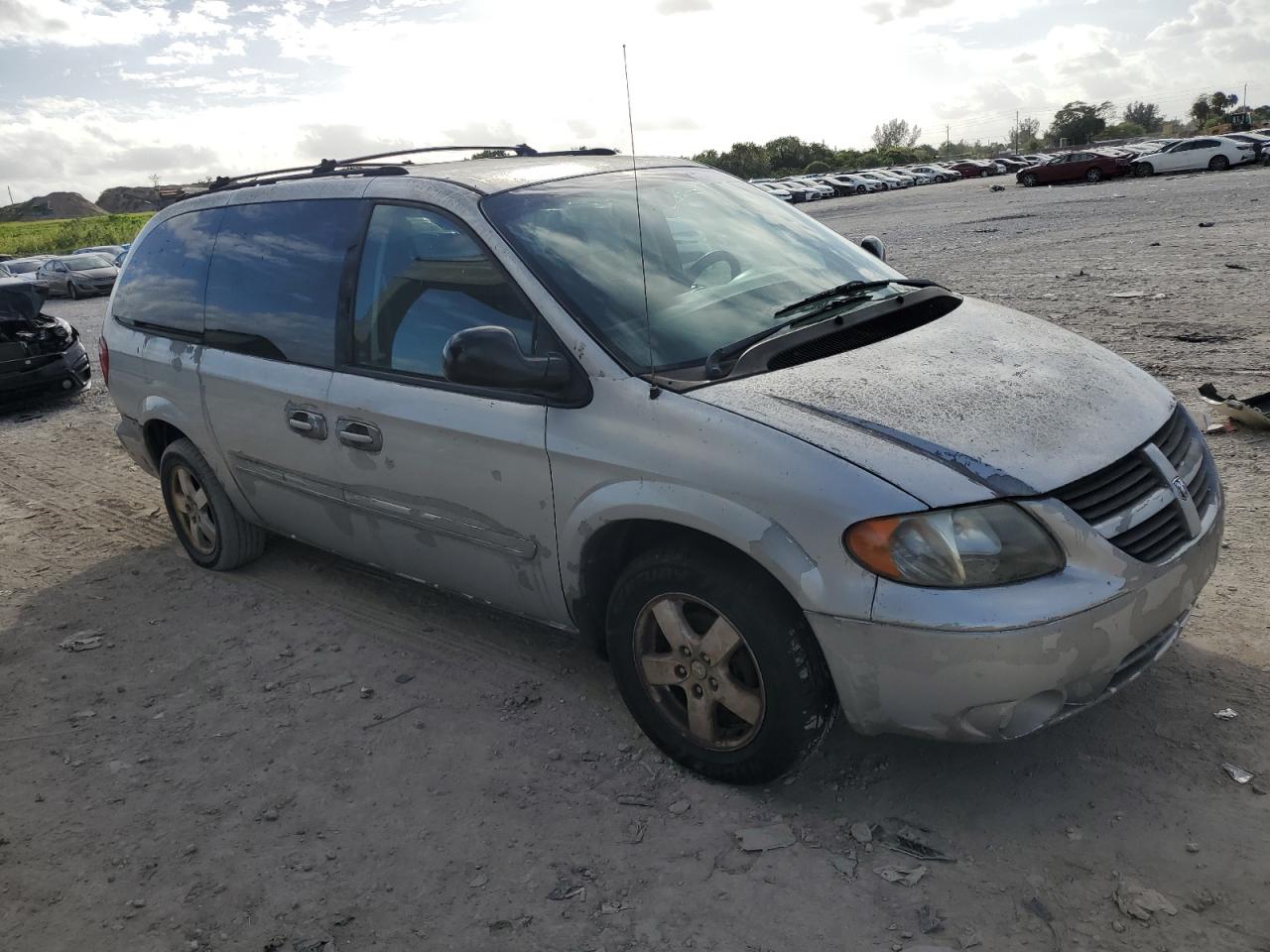 Lot #2978972634 2005 DODGE GRAND CARA