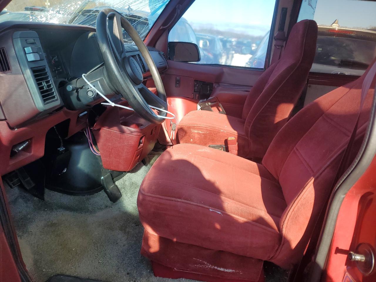 Lot #2972475742 1992 GMC SAFARI XT