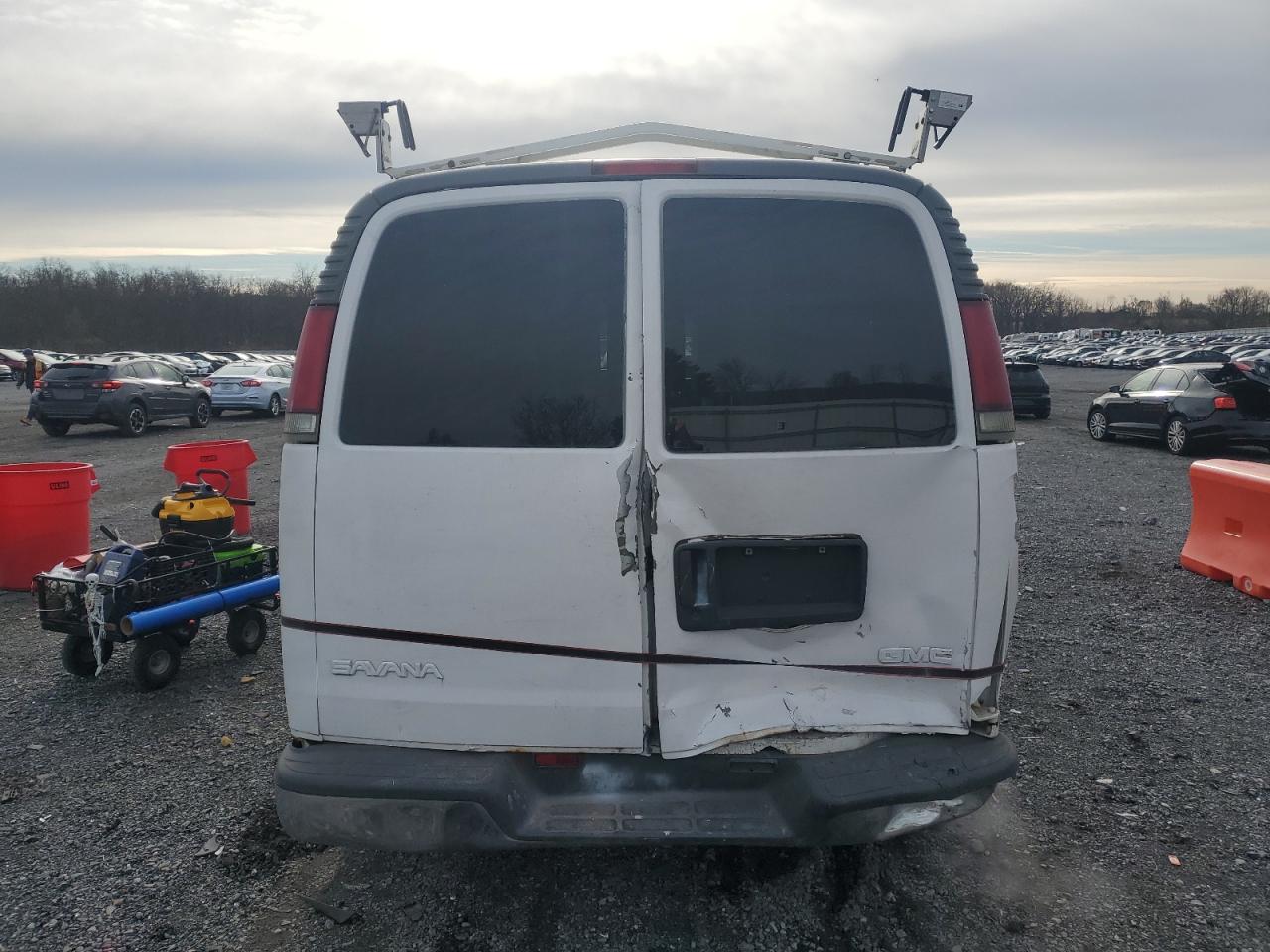 Lot #3029401704 2002 GMC SAVANA G25