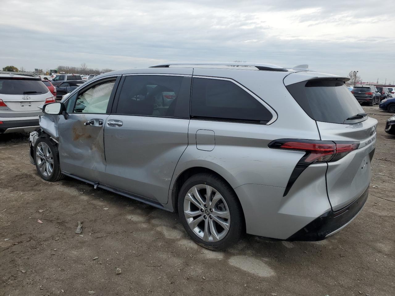 Lot #3028292799 2022 TOYOTA SIENNA LIM