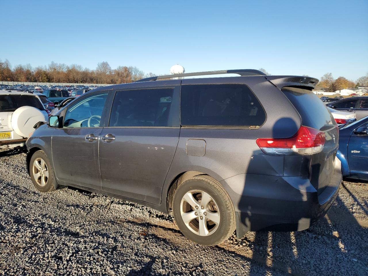 Lot #3033077996 2014 TOYOTA SIENNA LE