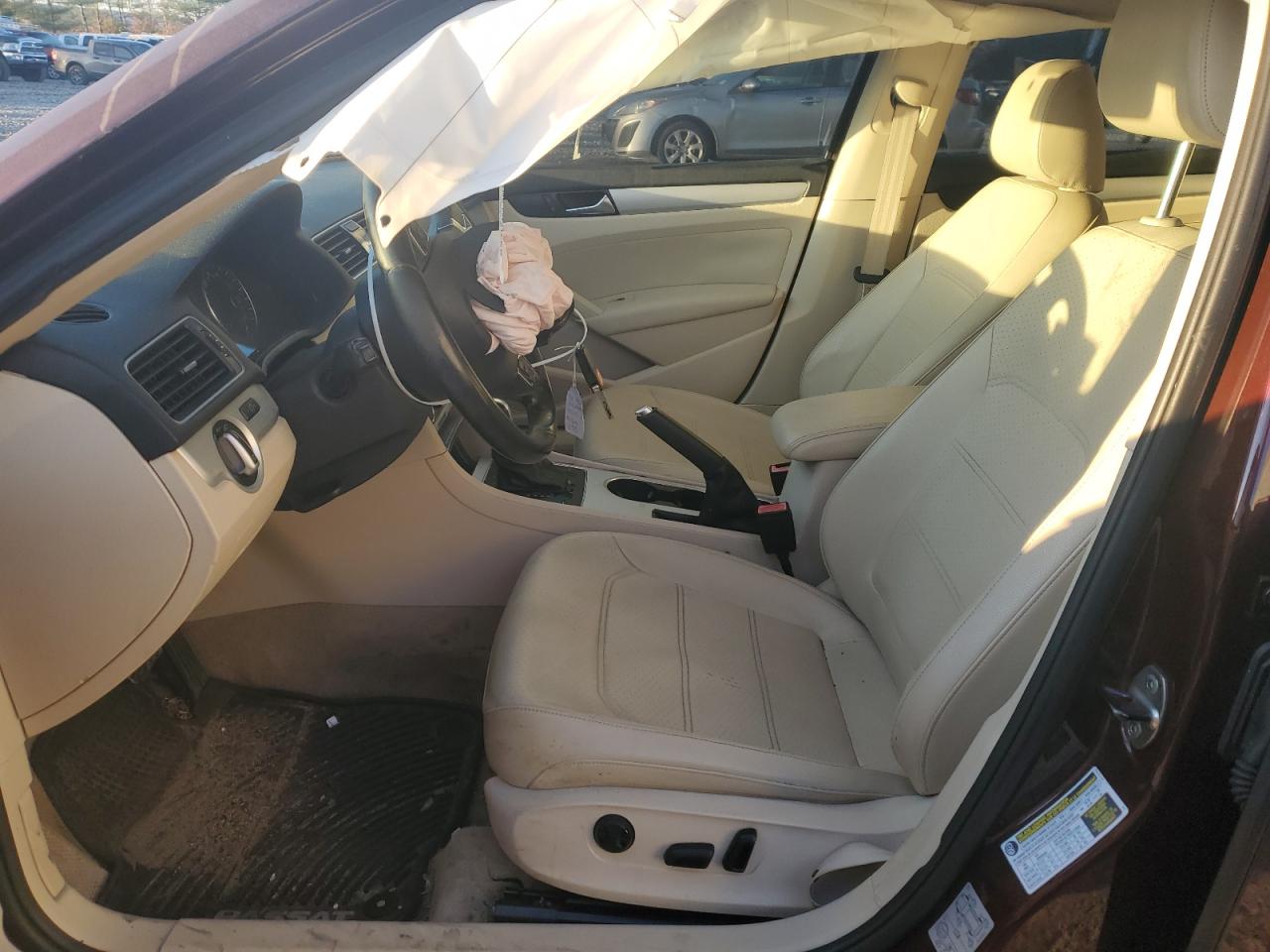 VOLKSWAGEN PASSAT SE