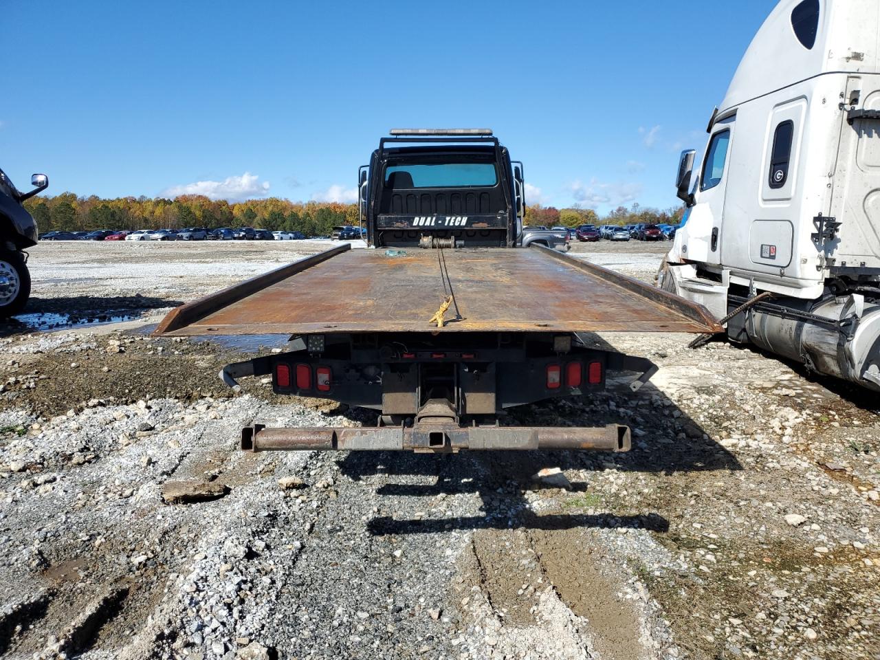 Lot #3020929679 2006 FREIGHTLINER M2 106 MED