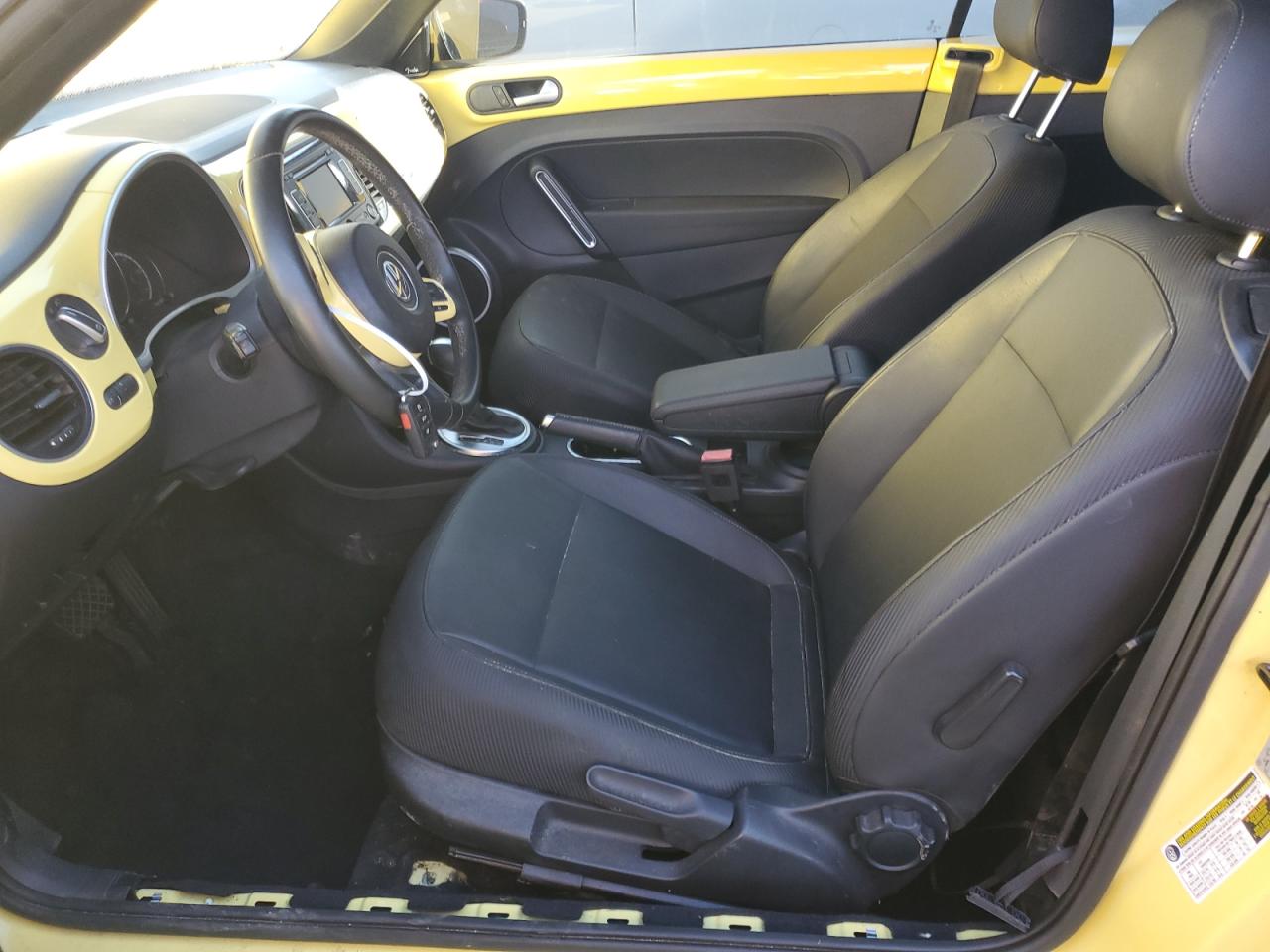 3VW517AT2FM803500 - 2015 VOLKSWAGEN BEETLE - #79858374
