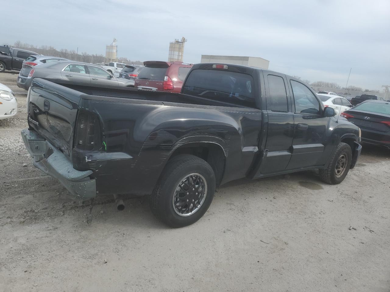 Lot #3004286659 2006 MITSUBISHI RAIDER LS