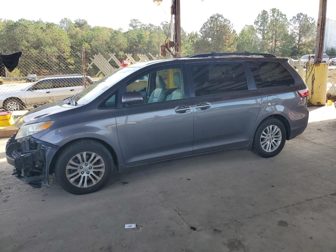 Lot #2986737185 2015 TOYOTA SIENNA XLE