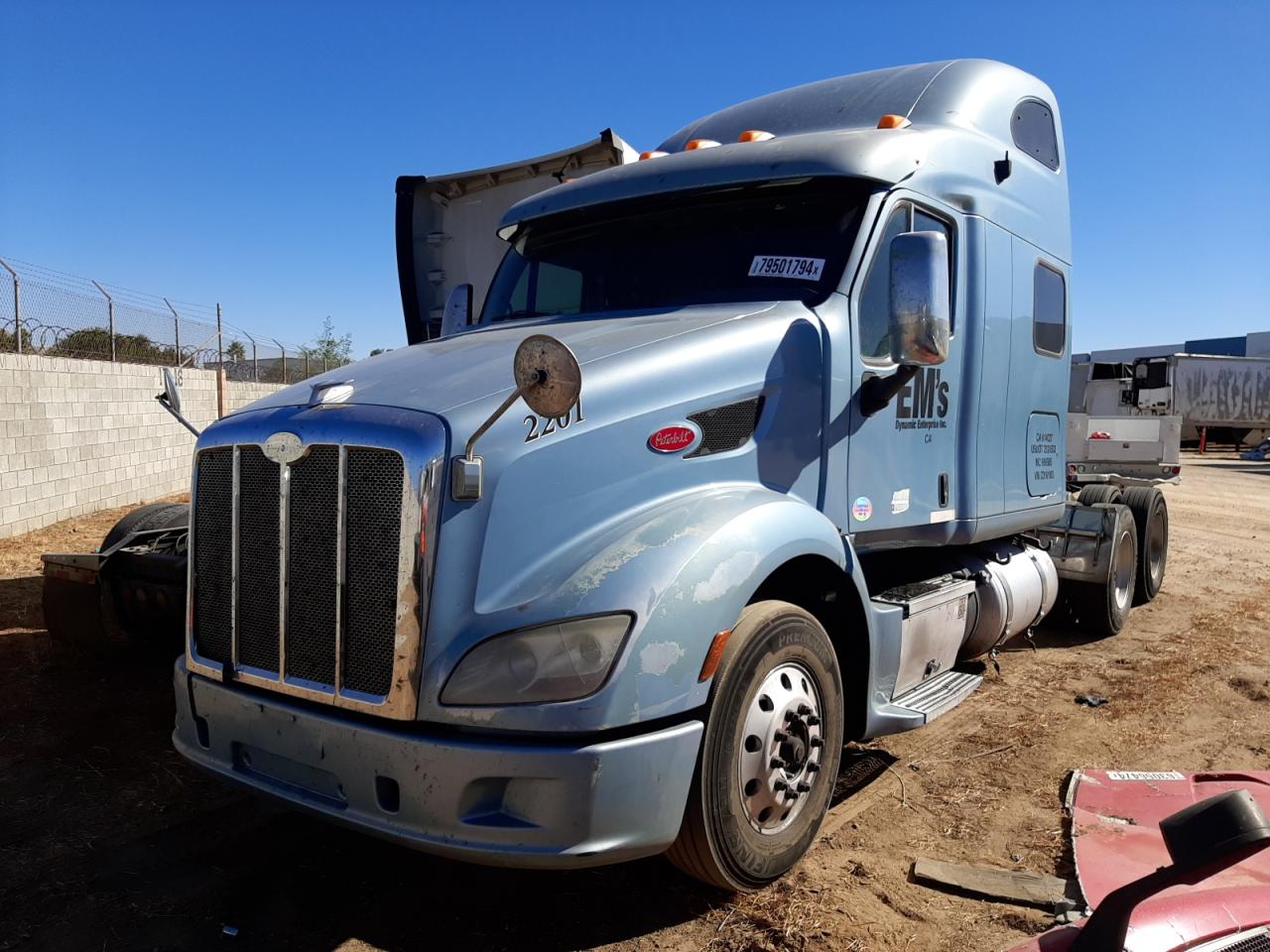 Lot #2962243046 2012 PETERBILT 587