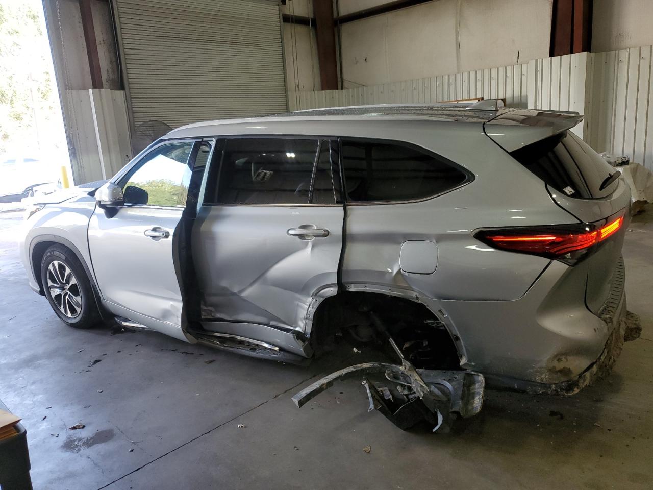 Lot #2989137630 2022 TOYOTA HIGHLANDER