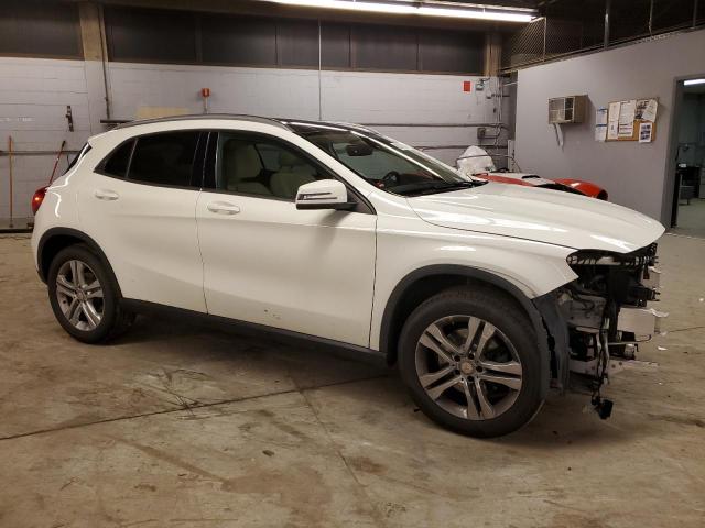 VIN WDCTG4GB3FJ034678 2015 MERCEDES-BENZ GLA-CLASS no.4