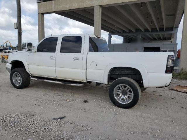 CHEVROLET SILVERADO 2006 white crew pic diesel 1GCHK23266F137214 photo #3