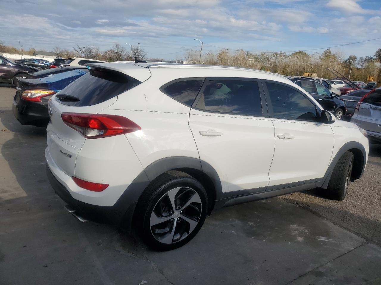 Lot #2979431610 2016 HYUNDAI TUCSON LIM