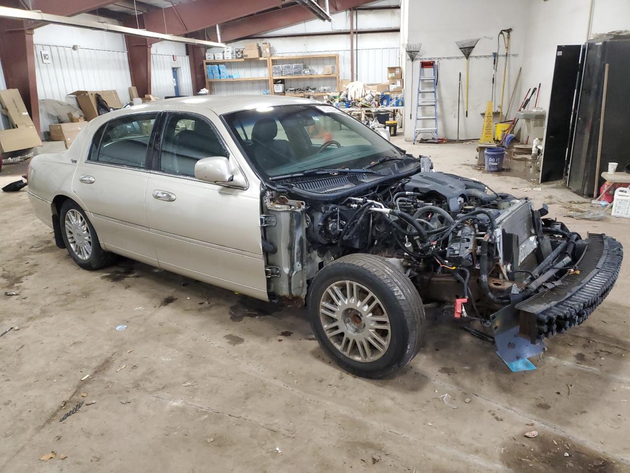 Lot #2960151224 2009 LINCOLN TOWN CAR S